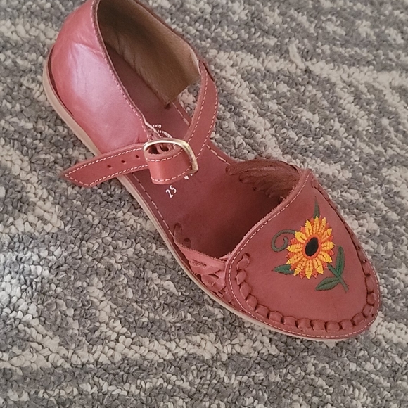 Guarches - Picture 2 of 3